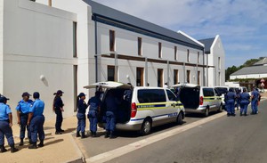 police-remove-students-protesters-at-malmesbury-college-groundup